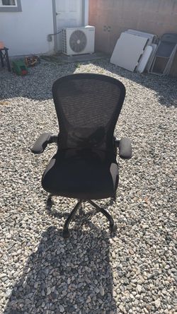 Black Mesh Office Chair with Armrests