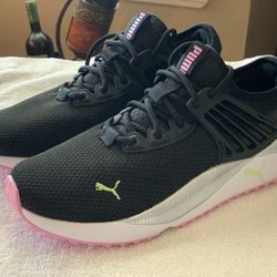 BRAND NEW Womens Puma Running Shoes Size 7