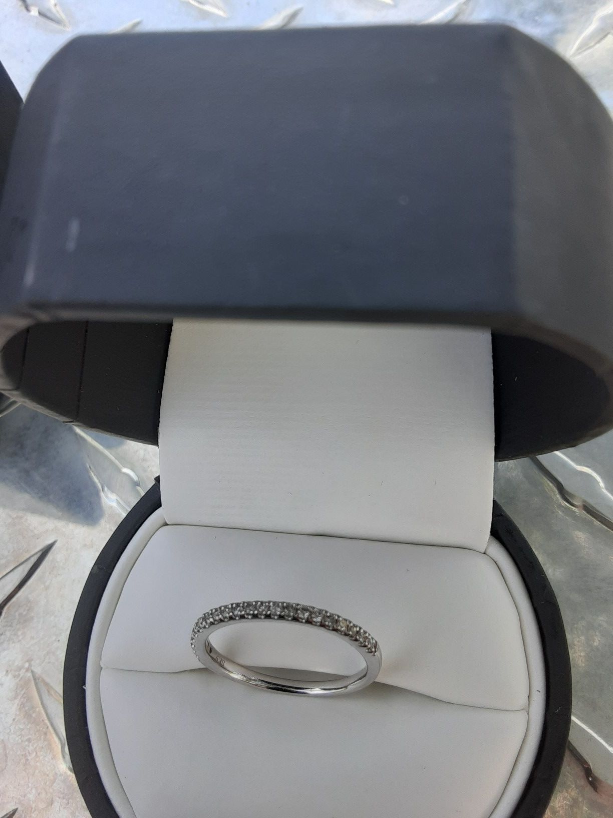 White Gold Diamomd ring