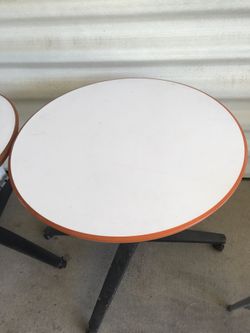 Son 13 mesas se venden todas o solo de a una 20.00 o mejor oferta