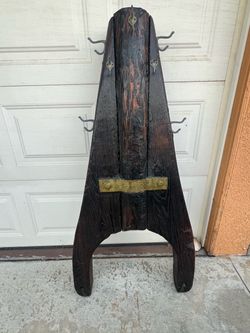 Heavy wood coat/hat hanger