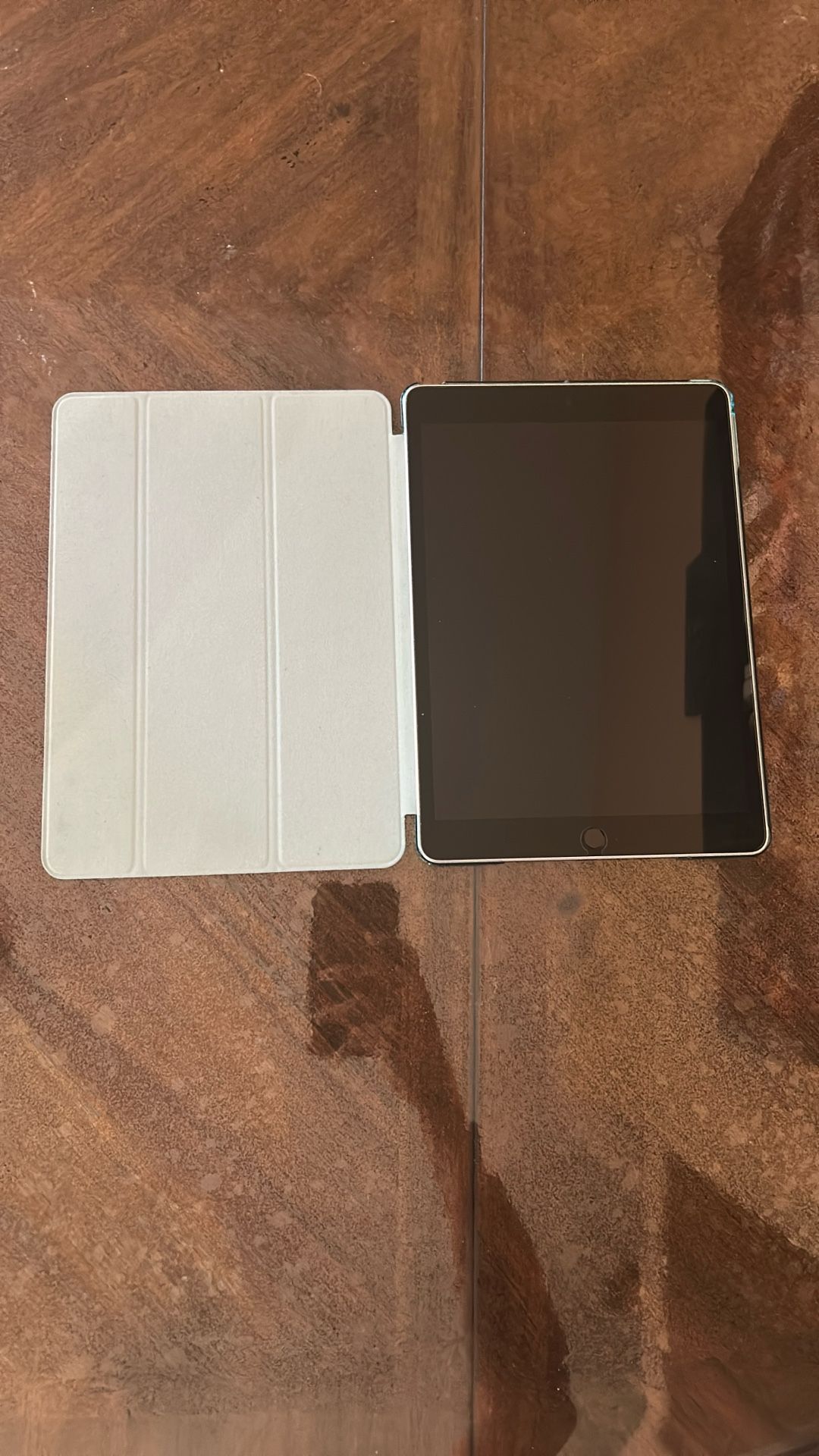 Apple iPad 9th Gen - 10.2" Wi-Fi Tablet (Excellent Condition)