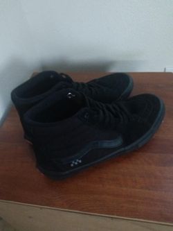 VANS Mens Size 9.5 Shoes Brand New 