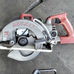 Skilsaw 7-1/4" (184mm) Worm Drive Saw.  