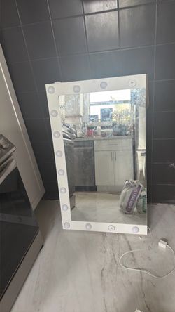 Vanity Hollywood Mirror 30