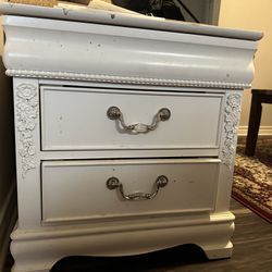 Queen Size Dresser Queen Size Drawer , White Color 