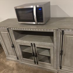 Dining Table w/Separate Hutch