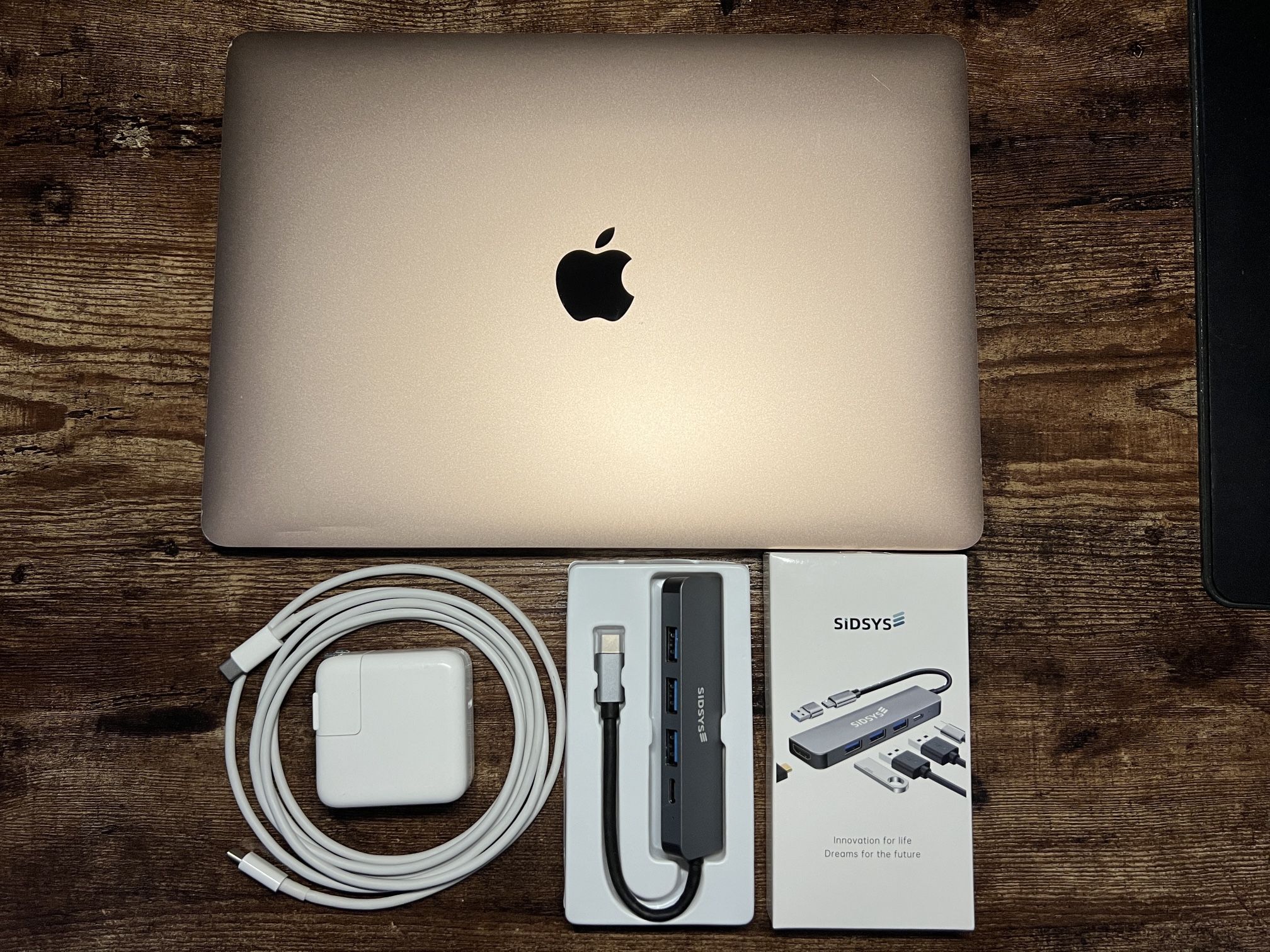 Apple MacBook Air M1 - Gold / Rose Gold - BUNDLE