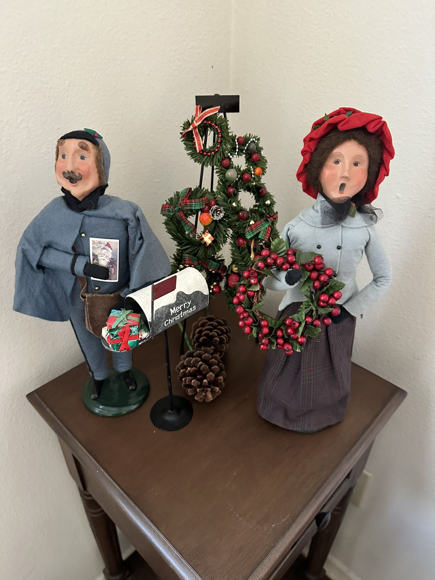 Byers Choice LTD - Christmas Carolers