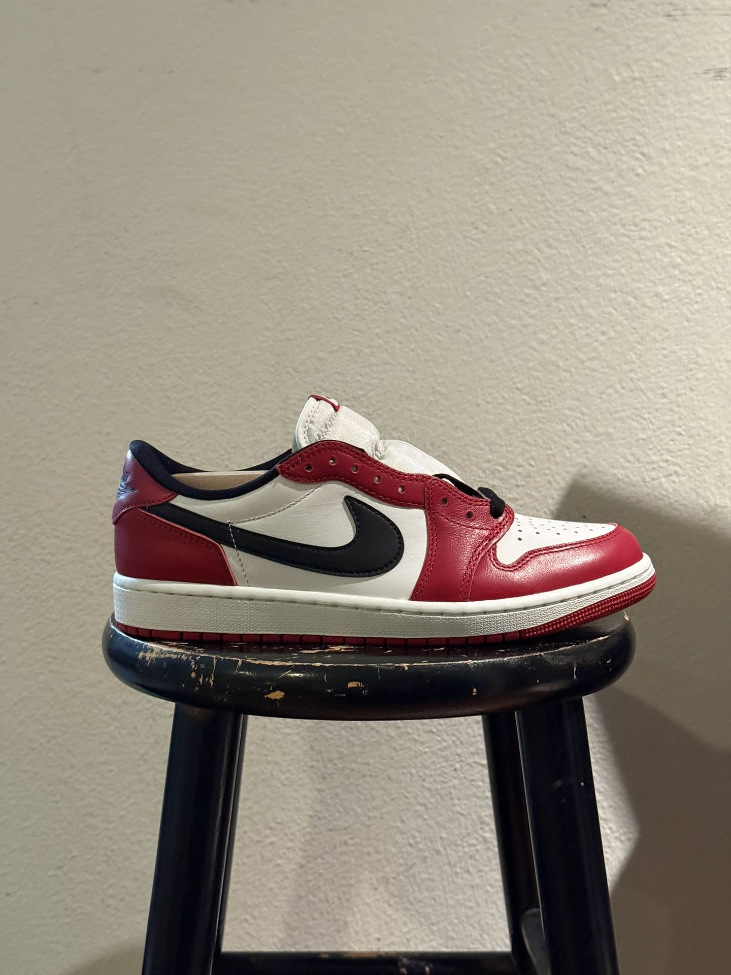 New Jordan 1 Low Chicago Size 9