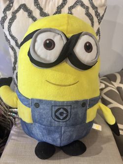 Despicable Me Minion Plush Stuffed Toy – 14” x 11” – Excellent Condition