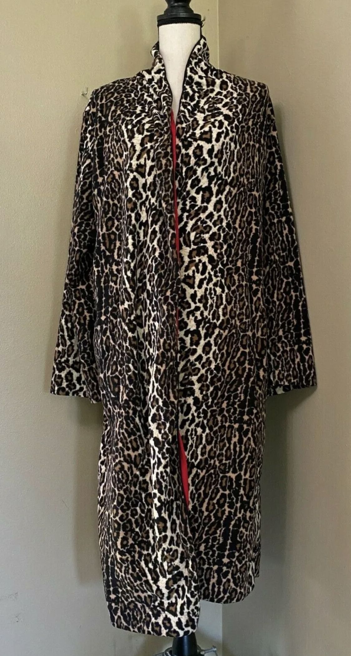 Nick & Nora Wild Cat Leopard Print Fleece Robe Womens Size M/L Red Lined No Belt