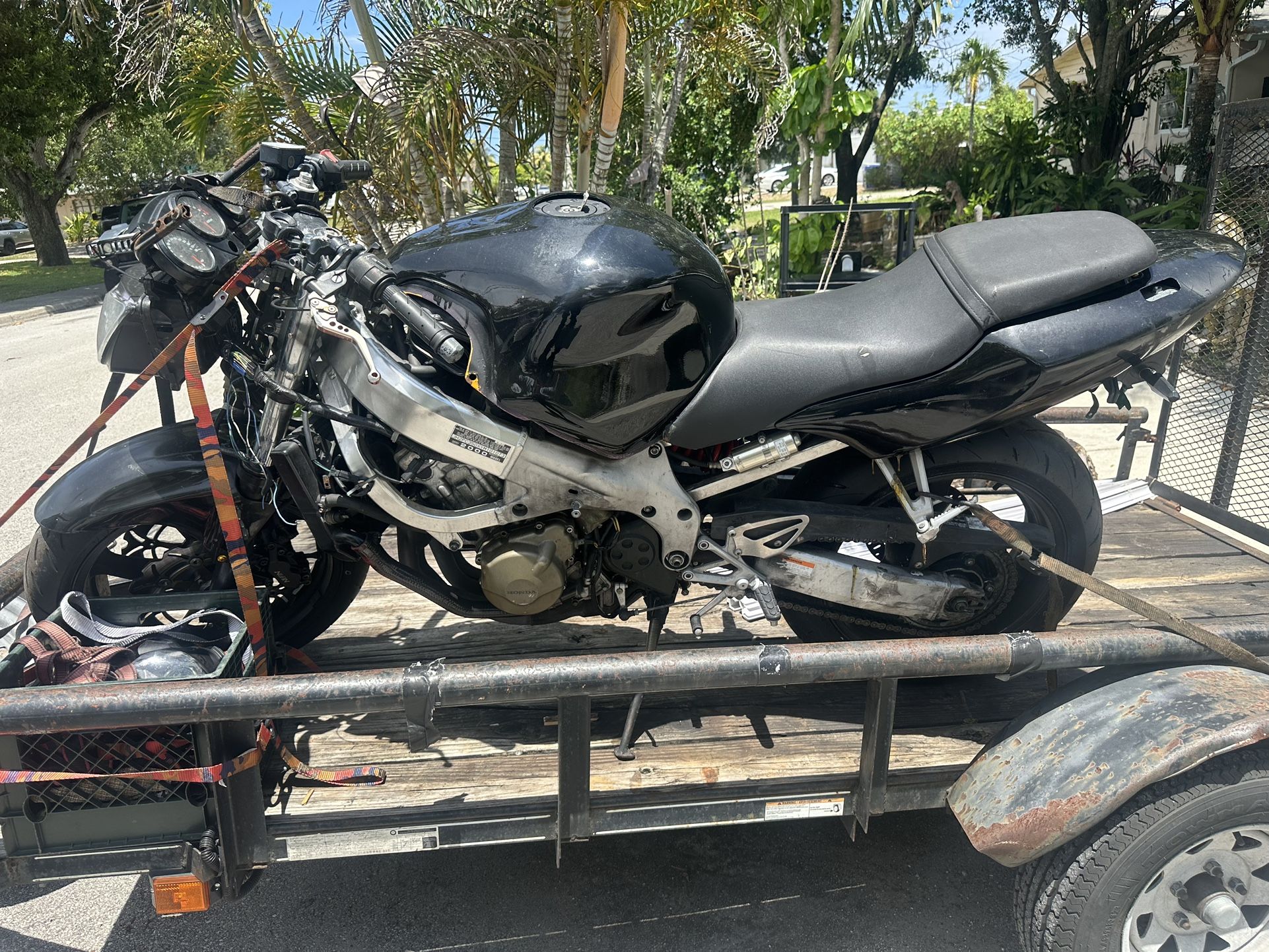 2000 Honda CBR F4 Parts Or Stunt  bike Possible second gear Problem clean title