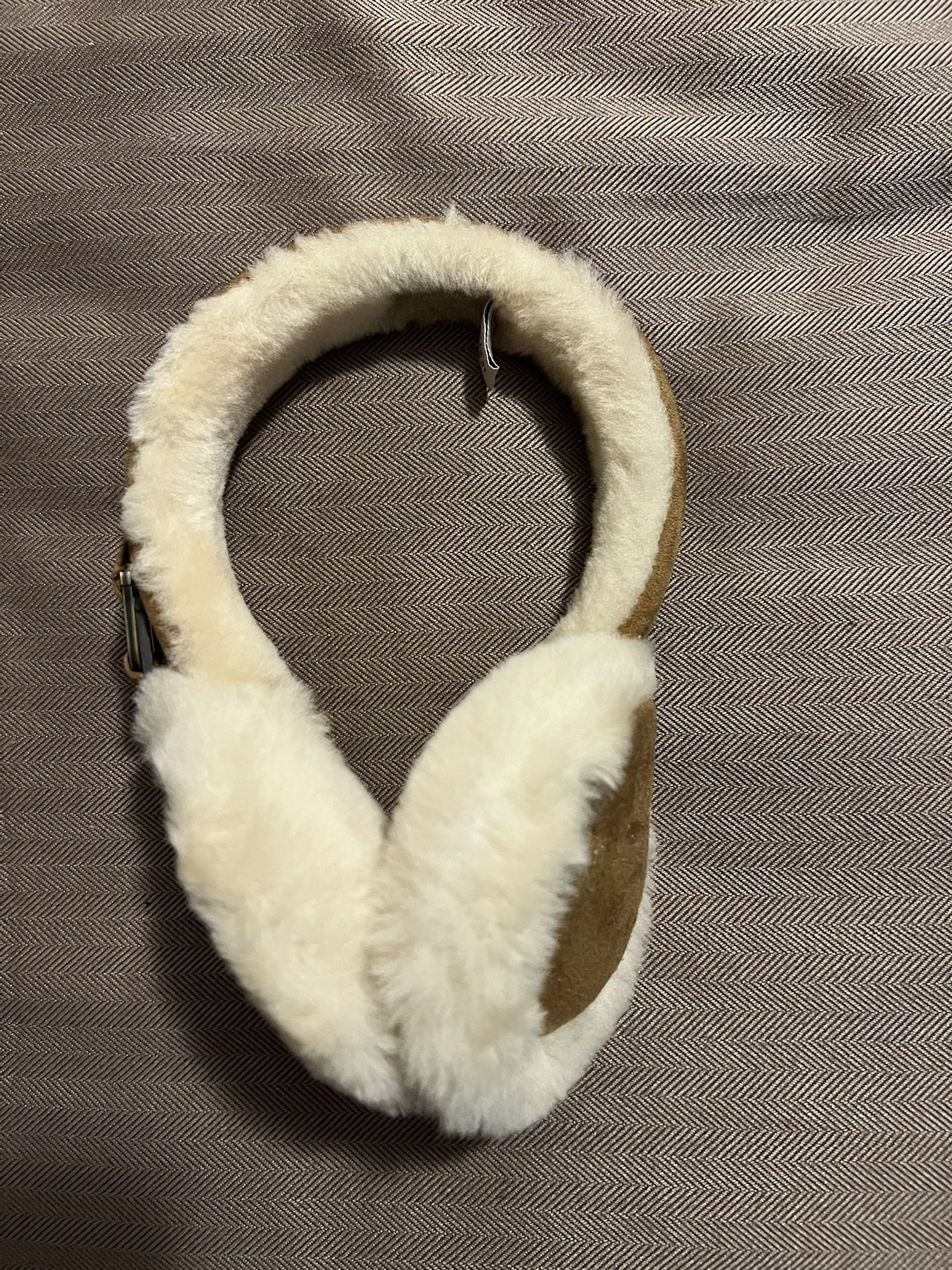 UGG Sheepskin / Leather Earmuff Chestnut Beige