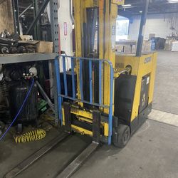 Electric Forklift 