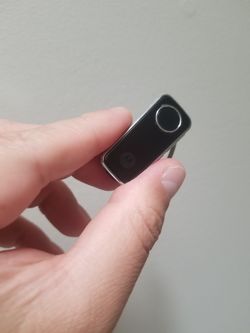 Motorola Bluetooth earpiece for cellphone
