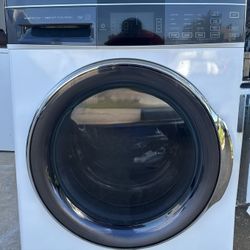Electrolux Washer/Dryer Laundry Tower