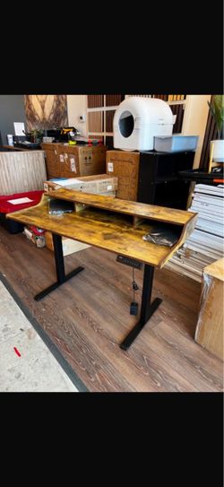 47” Electric Standing desk  ( i have lot of sizes and colors available 😀)