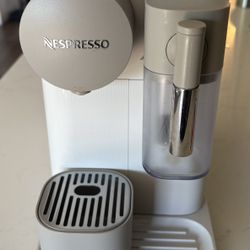[Used] Nespresso Gran Lattissima by De'Longhi