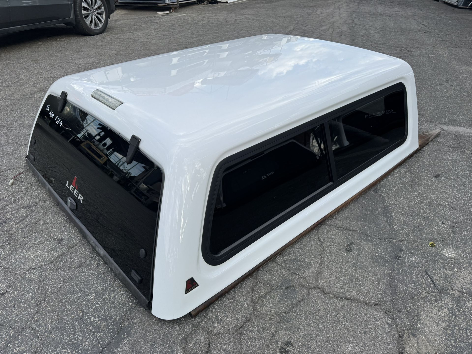 Tacoma Camper Shell 2005-15 LEER