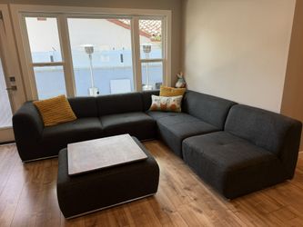 Sectional Sofa With Ottoman/table
