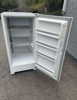 Household upright freezer 9 cubics