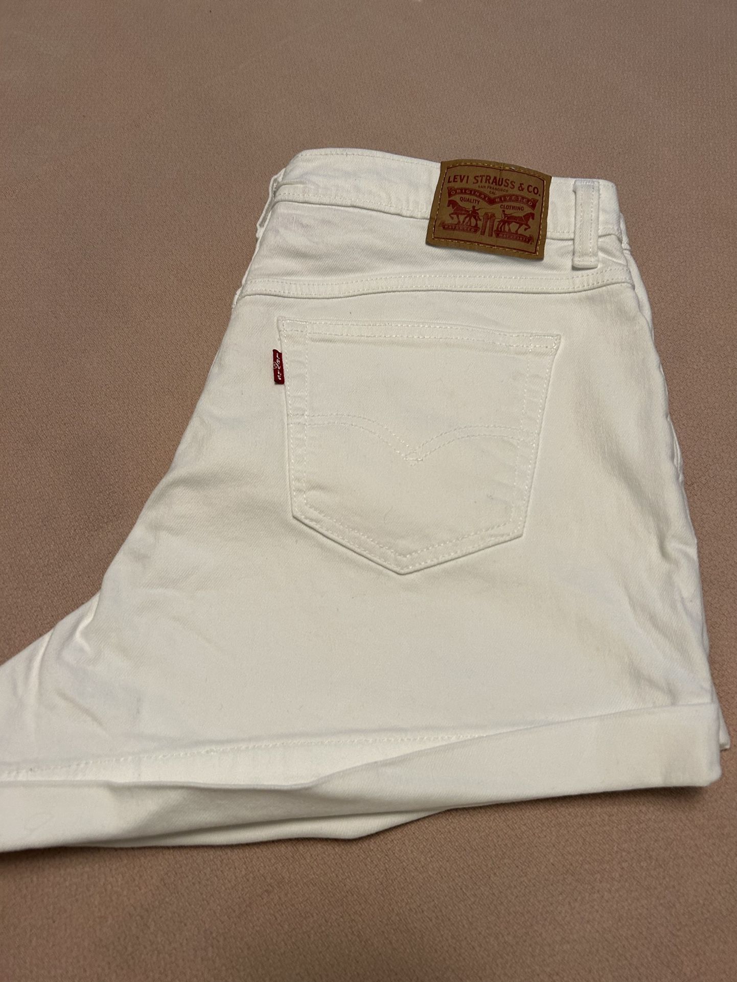 White Levi’s Jean Shorts Size 31-S Austin 