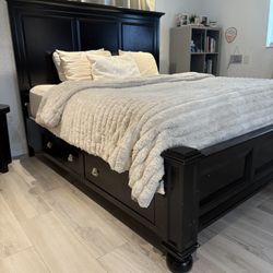 King Bed *Mattress Included*