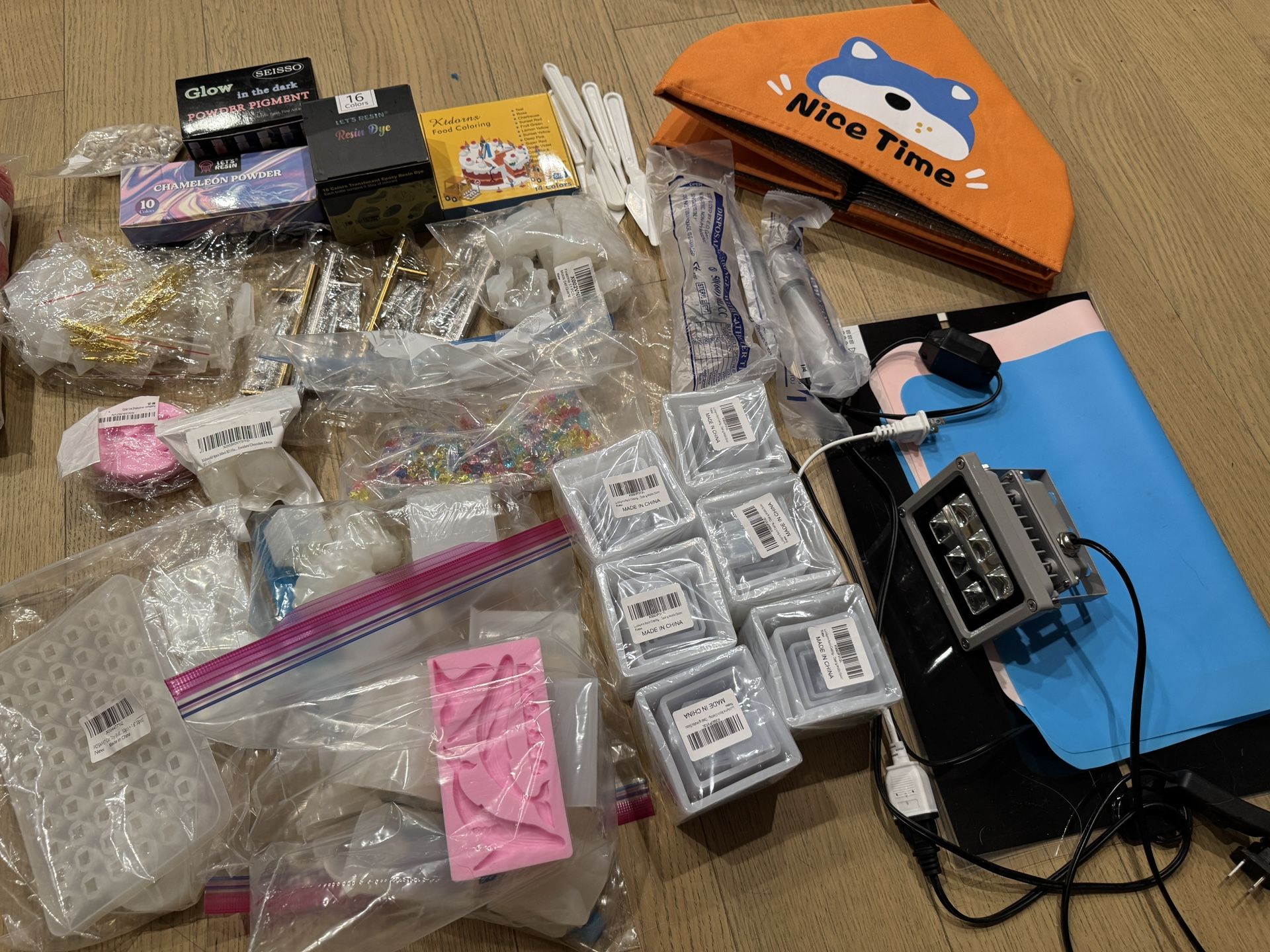 Resin craft materials kit