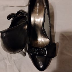 8.5 Nine West Black Heels