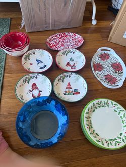 Christmas Holiday Dinnerware Set Mixed Lot