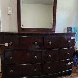 Raymour And Flanigan Dresser With Mirror 