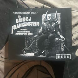 NECA BRIDE OF FRANKENSTEIN ULTIMATE FRANKENSTEIN’S MONSTER 7” FIGURE WITH CHAIR