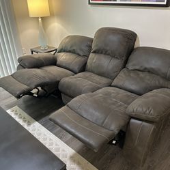 Electric Reclining  Sofa / Couch     $300