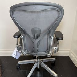 Herman Miller Aeron - Graphite - Polished Aluminum - Size B