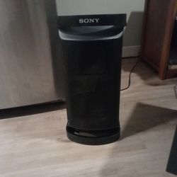 Sony Speaker Hi-Tech Value Very Loud Almost New Retail Value About 200 Make Me An Offer