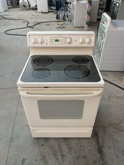 Eléctric stove brand GE color off white 60 days of warranty free delivery and install