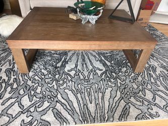 Large coffee table like new