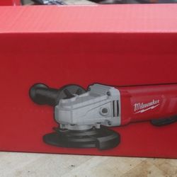 Milwaukee 6142-31 120 V 4.5 in Angle Grinder NEW .