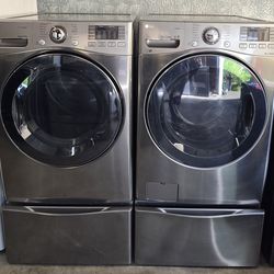 Washer and Dryer Set w/Pedestals