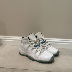 Jordan 11 Size 6.5 SEND OFFERS