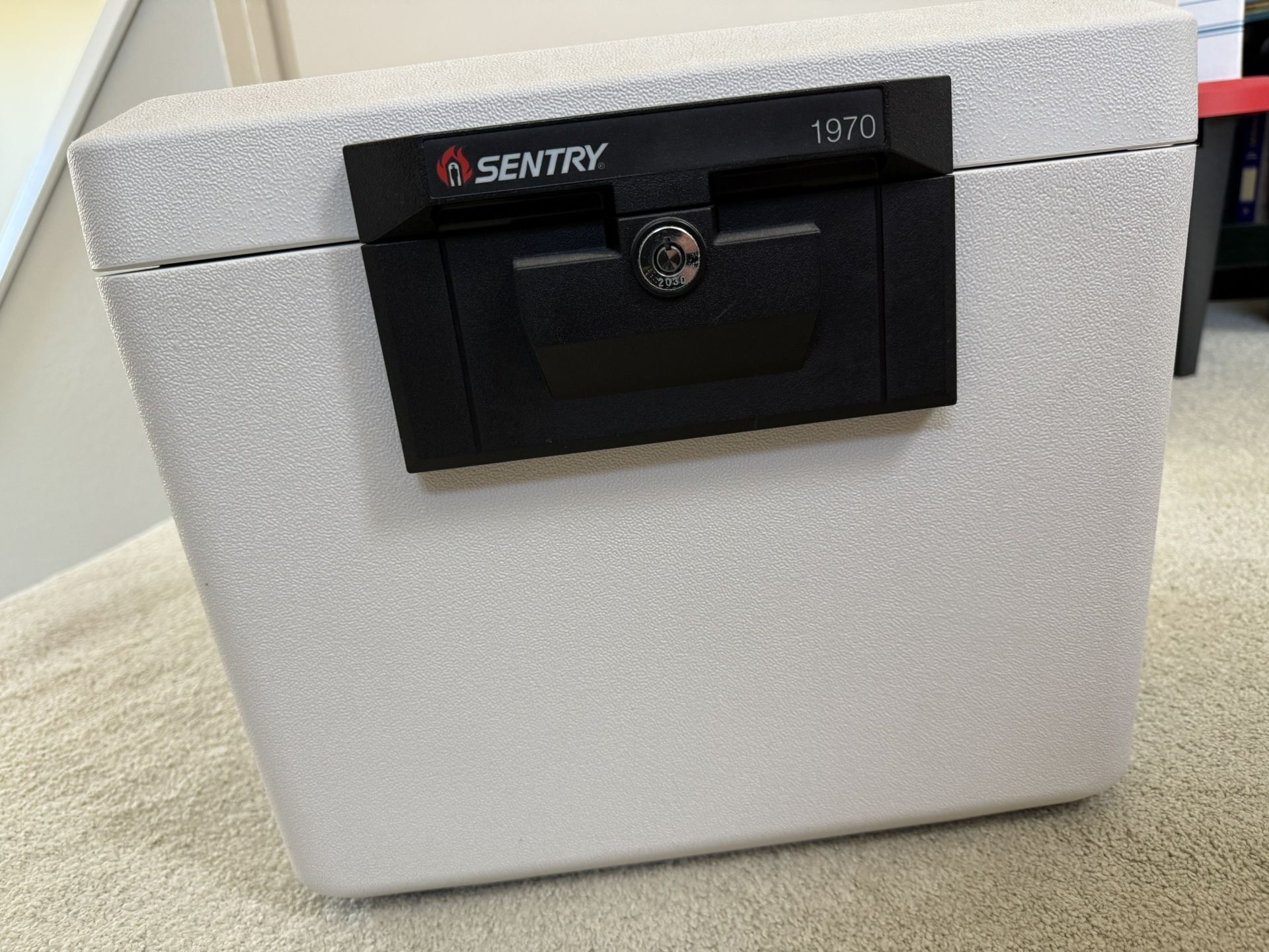 Sentry Safe 1970 Fireproof File Box/Cabinet