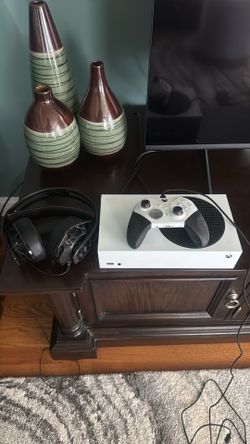 Xbox one s with elite controller and headset