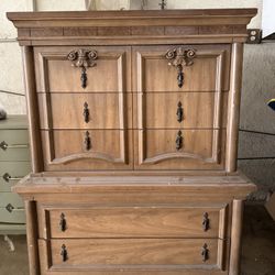 Tallboy dresser / Armoire 