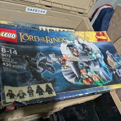 LEGO Lord Of The Rings "Attack On Weathertop" Set no. 9472 (Open Box, but SEALED PACKAGES)