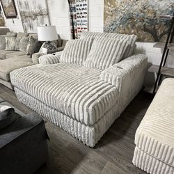 OVERSIZED Chaise! Available In Gray Or Black