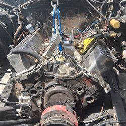 350 W/4 Bolt Main, Edelbrock Manifold . Also Fi Tech System Efi.