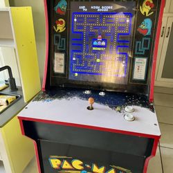 Pac Man Arcade Game 
