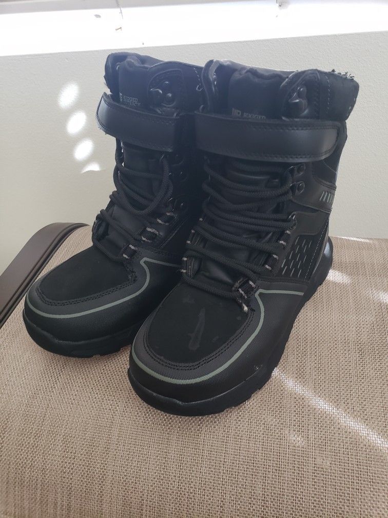 Rugged Outback Size 5 Snow Boots