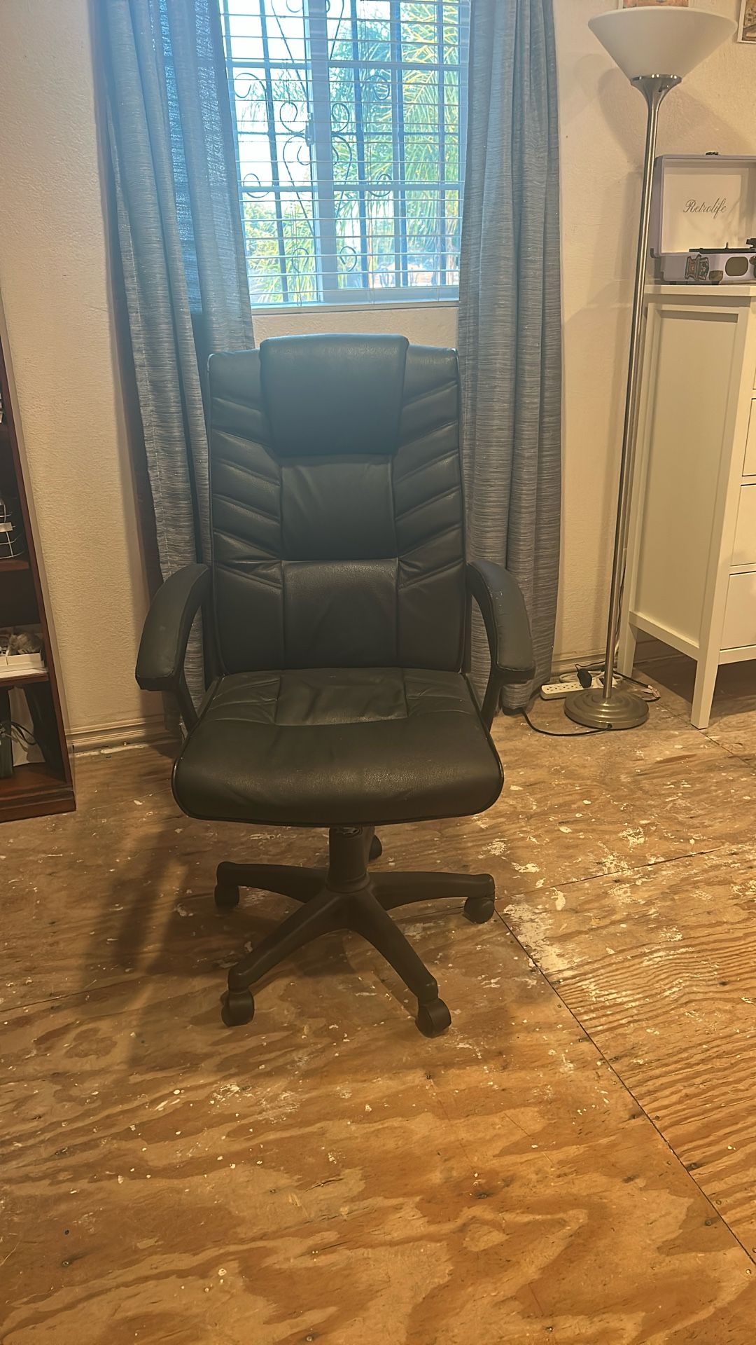 Swivel Office chair